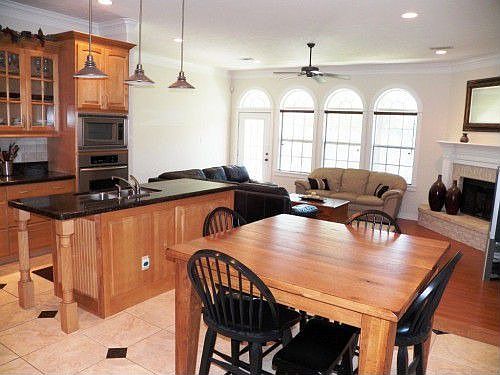 5th image of 2410 Newark Cir