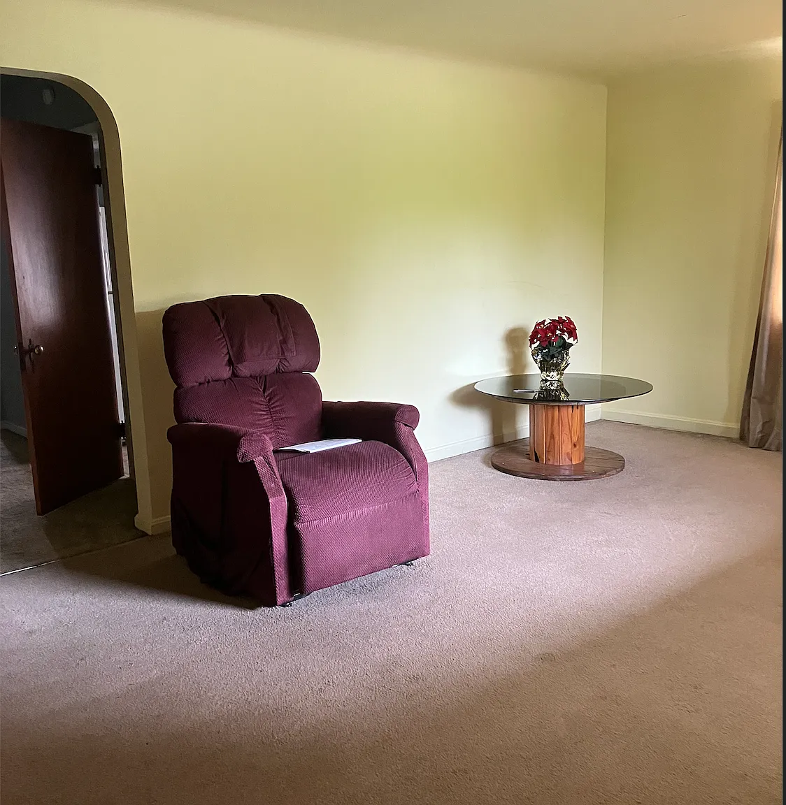 2 bed, 1100 sqft, $1,300 — Photo 2