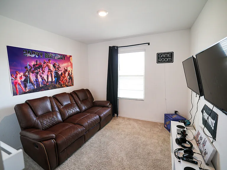 1361 Beach Dr — Photo 12