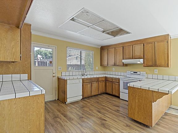 5th image of 491 Archcove Ct
