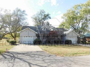 915 Roddy Rd, Salem, IL 62881