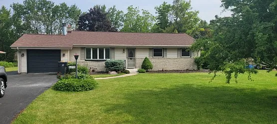 3 bed, 1.5 bath, 1700 sqft, $2,400 — Photo 1