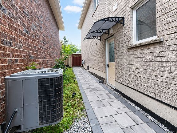 2nd image of 33 Deerwood Cres