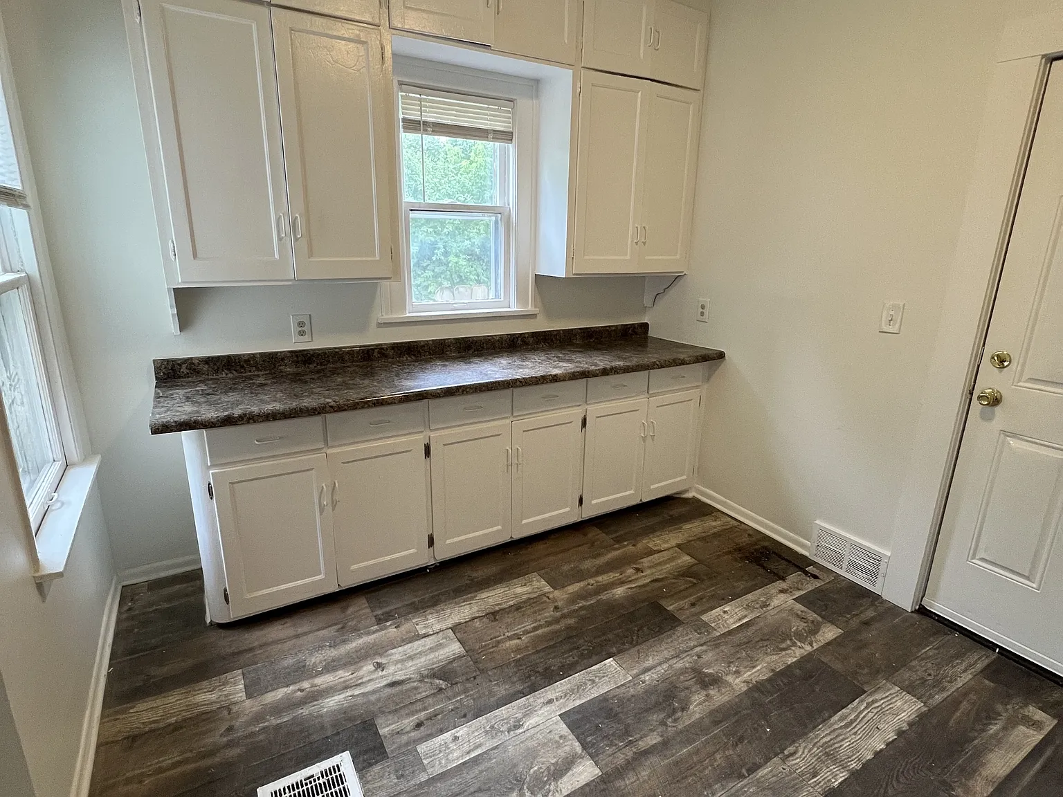 1146 Reaney Ave. E - Unit 1 — Photo 3