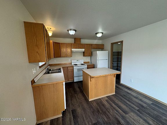 3rd image of 303 N 1st St #A