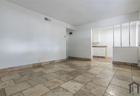 4th image of 104 Prestwick Blvd #A