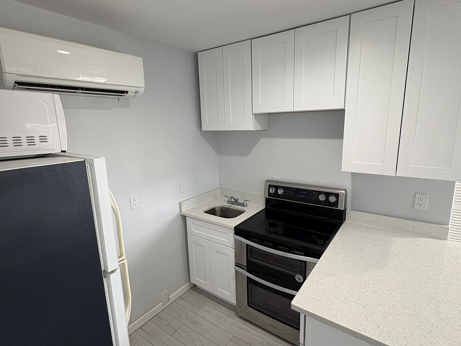 2308 9th St W — Photo 1