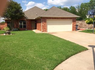 302 SW 79th St, Lawton, OK 73505