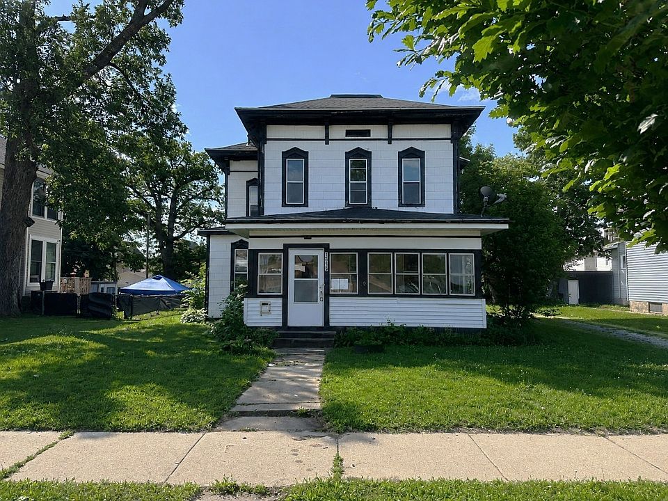 1st image of 1515 B Ave NE