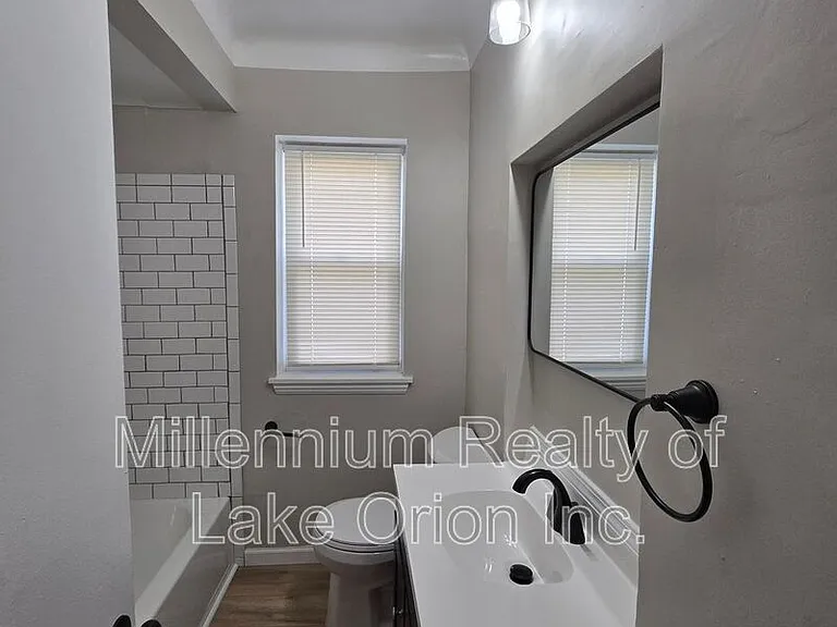 614 E Tennyson Ave — Photo 26