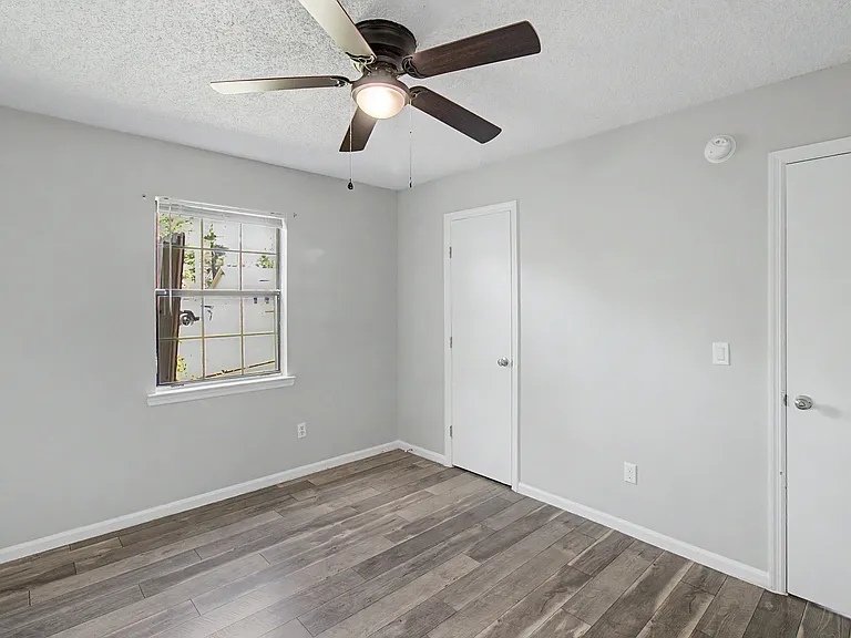 703 Woods Ct — Photo 19