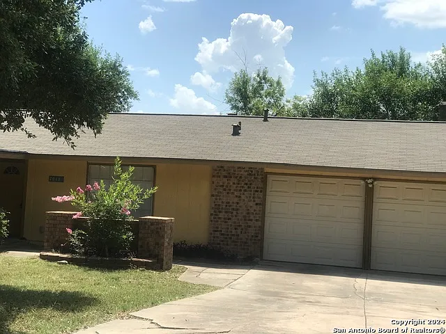 3 bed, 2.0 bath, 1301 sqft, $1,395 — Photo 2