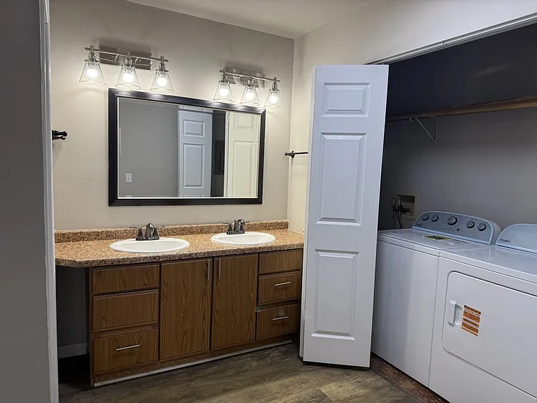 825 Wisconsin St #1B — Photo 16