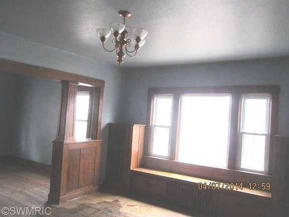 4th image of 145 McKinley Ave N