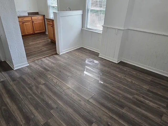 515 W Ring St - 1 — Photo 4