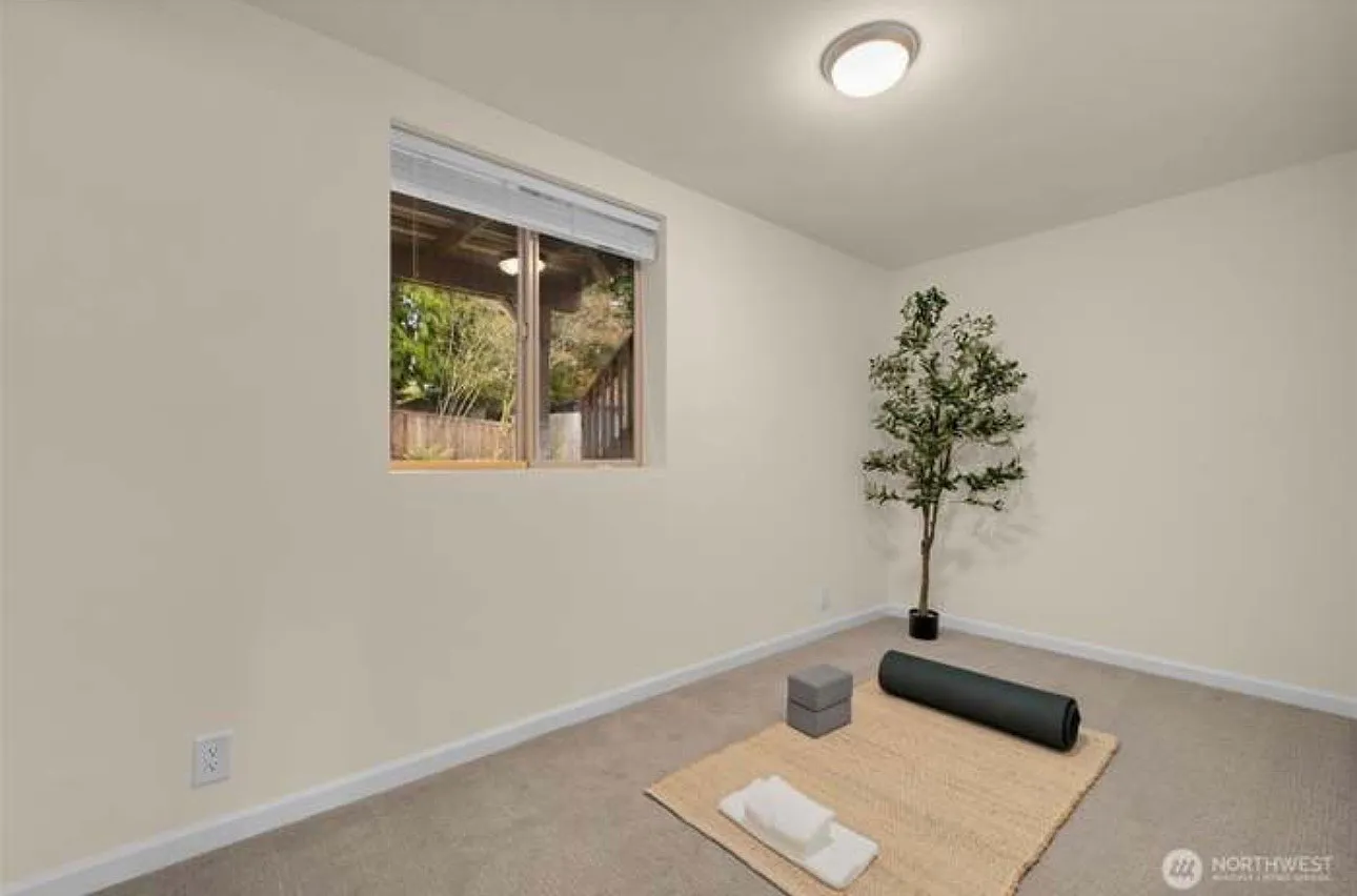 3rd Pl SE, Everett — Photo 4