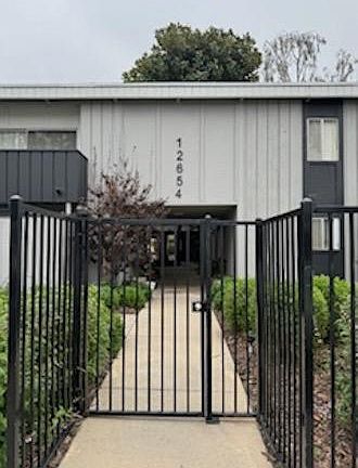 2nd image of 12654 Moorpark St