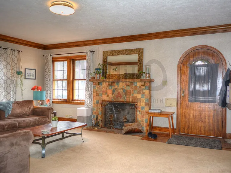 3321 N Columbia Cir — Photo 8