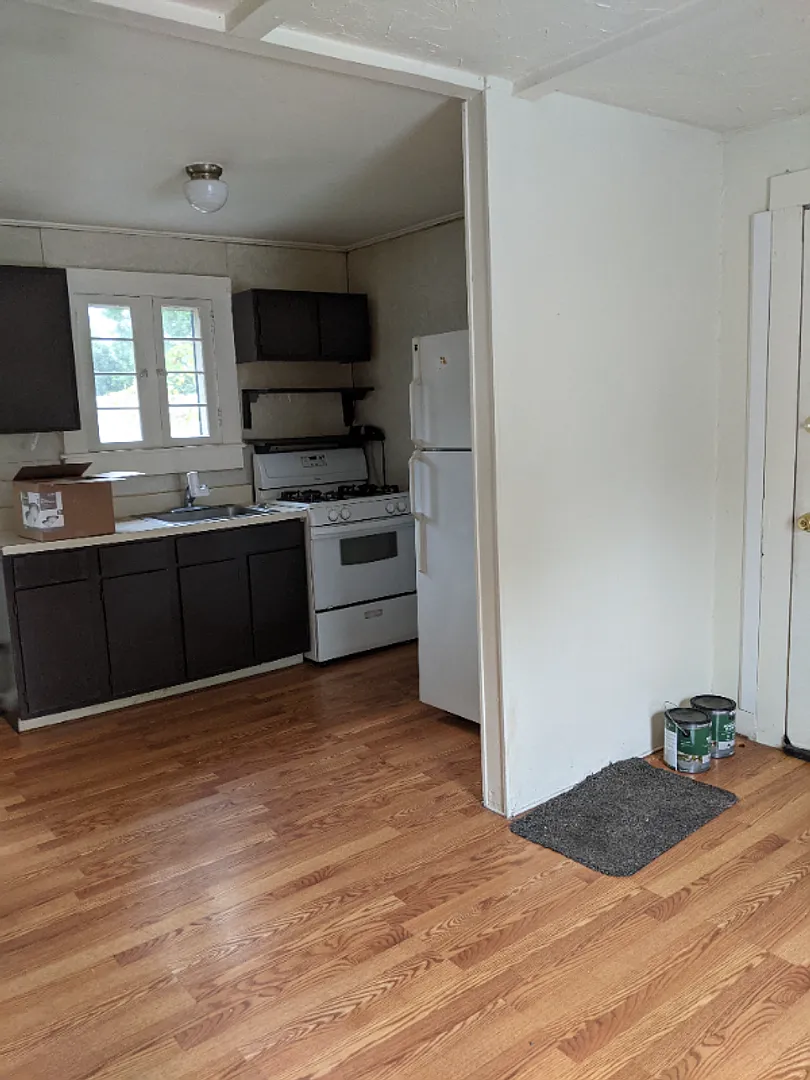 11 Downer St, Upper Rear, Apt 4 — Photo 2