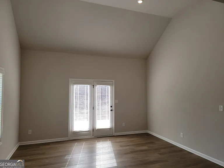 275 Southridge — Photo 17