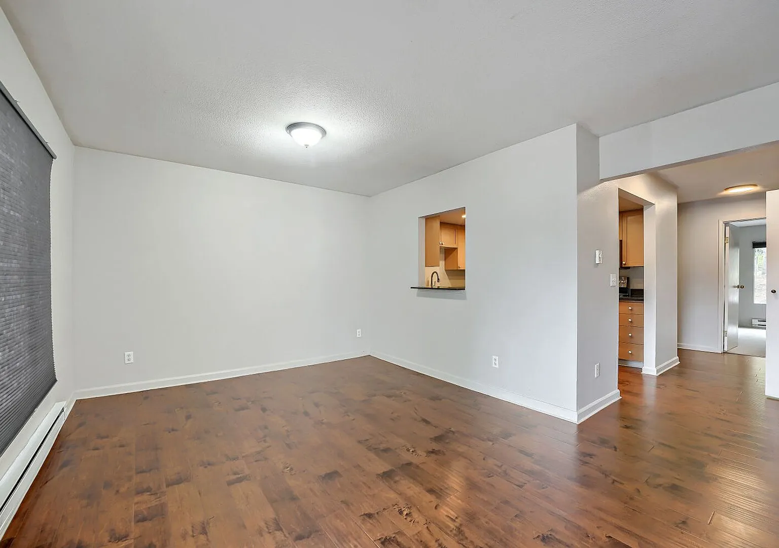 Charming 3rd Floor 2bed/2bath Apartment in North Bellevue! — Photo 3