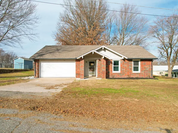 715 W 6th St, Grove, OK 74344