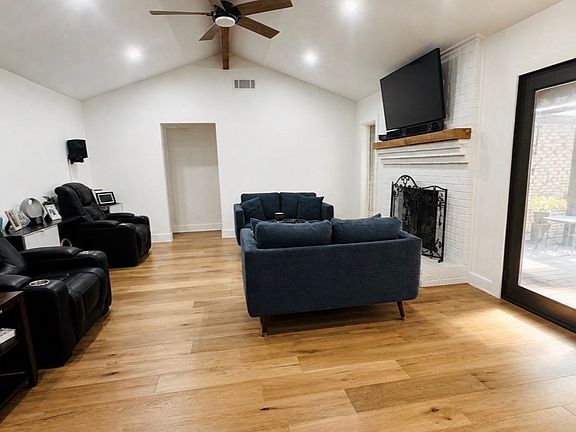 4th image of 1731 N Mockingbird Ln