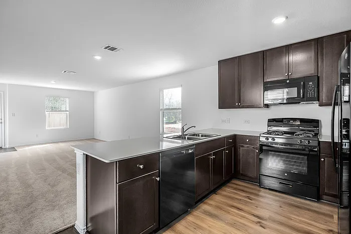 61 Trinity Cir — Photo 2