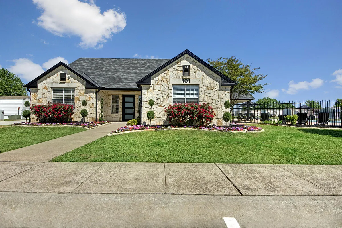 Building Photo - The Crossing (TX)