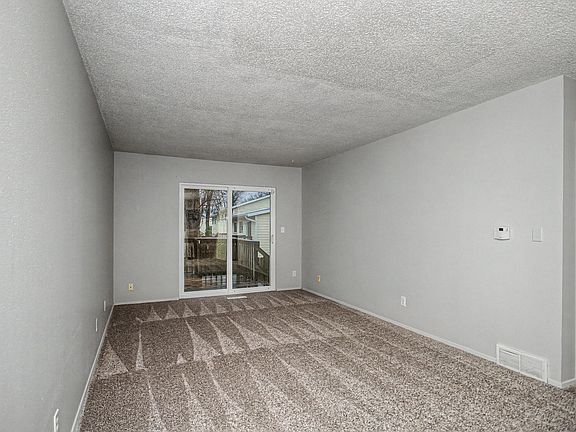 5th image of 703 Meadow Pl