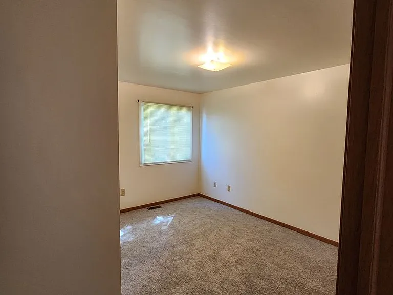 733-739-745 Longmeadow Ln — Photo 8