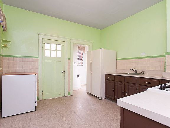 4th image of 608 Easton Ave