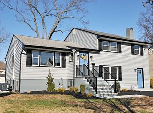 36 Neptune Pl, Colonia, NJ 07067