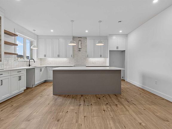 3rd image of 52 Brianna Dr