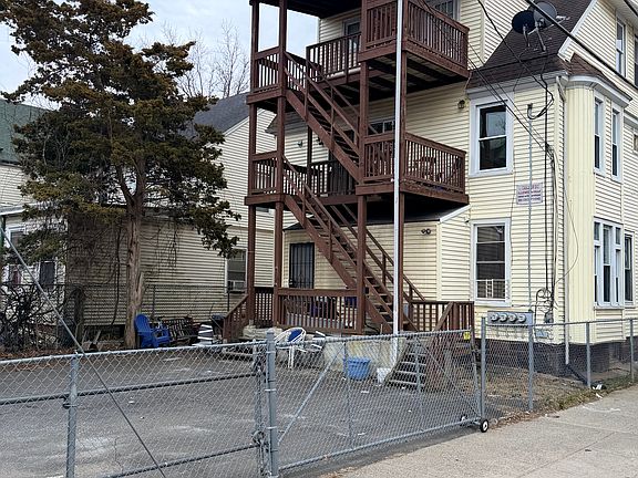 3rd image of 321 Grand Ave Floor 2