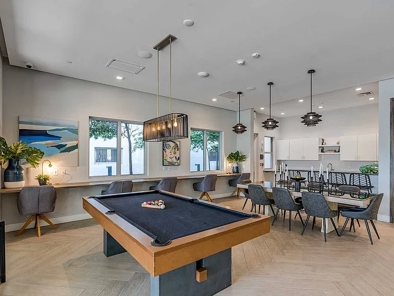 Pura Vida Hialeah Luxury Apartments — Photo 21