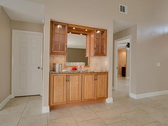 5th image of 1120 Harbour View Cir