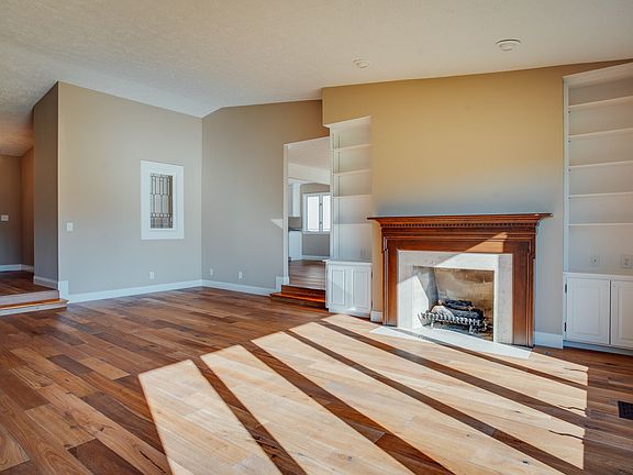 3rd image of 2931 S Soutar Dr