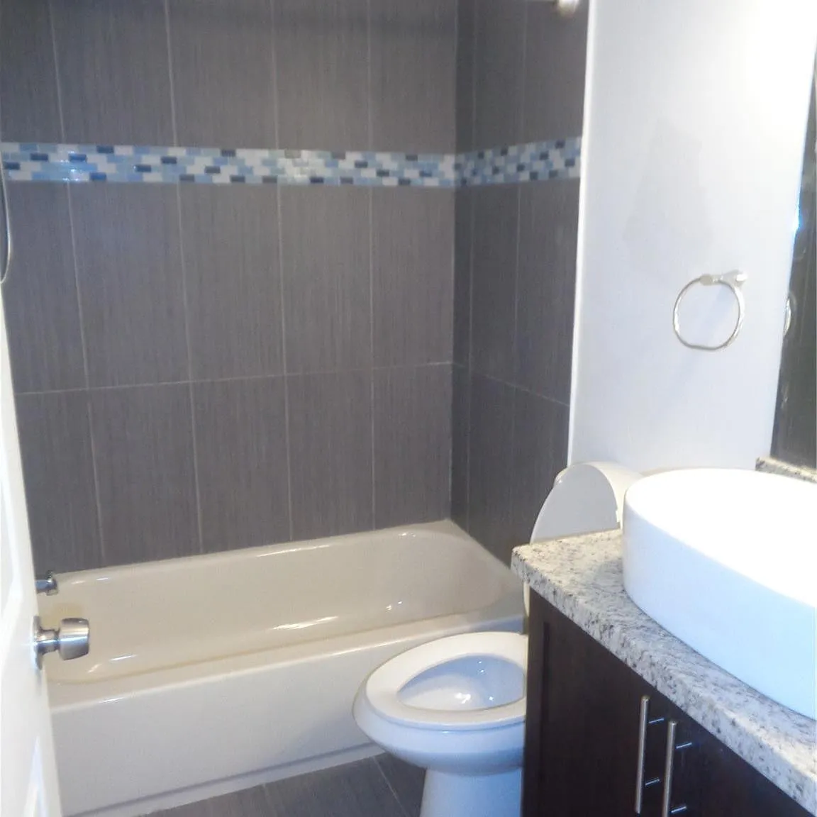 3 bed, 3.0 bath, 1809 sqft, $3,300 — Photo 2
