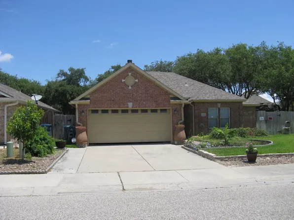 104 Heron Oaks, Rockport, TX 78382
