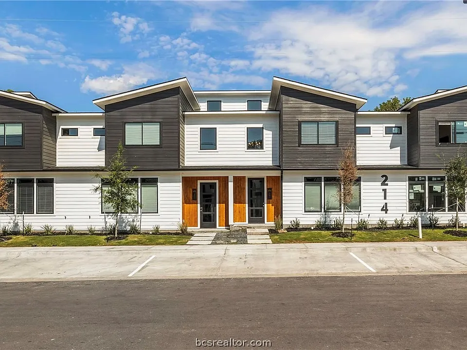 213 Lynn Dr #203