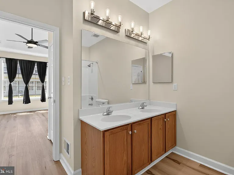 124 Sandridge Ct — Photo 12
