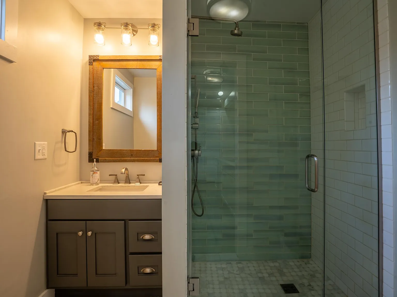 2 bed, 1300 sqft, $2,500 — Photo 2