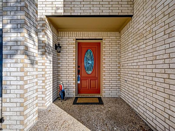 Ready to fall in love with your home? Let's go inside!