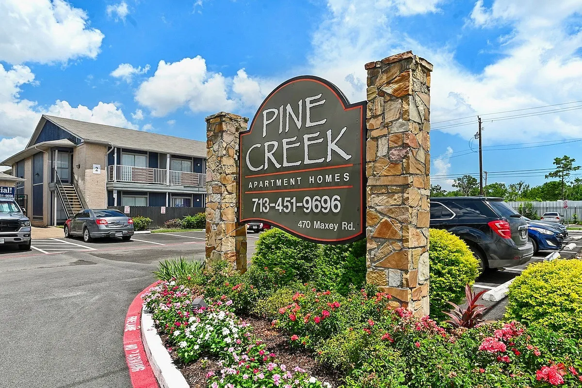 Pine Creek Apartments — Photo 1