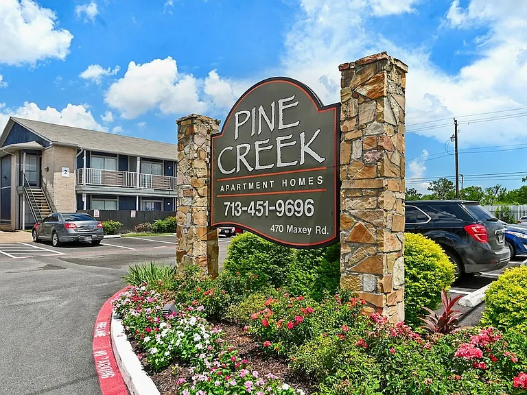 Pine Creek Apartments — Photo 1