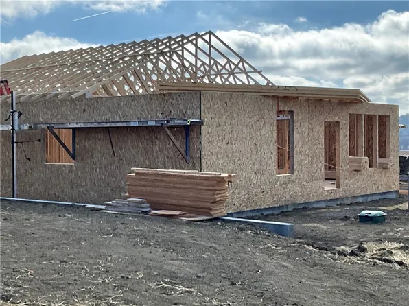 1020 5th St E, Roundup, MT 59072