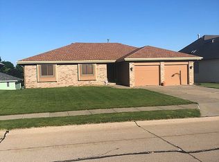 7008 Harvest Hills Dr, La Vista, NE 68128