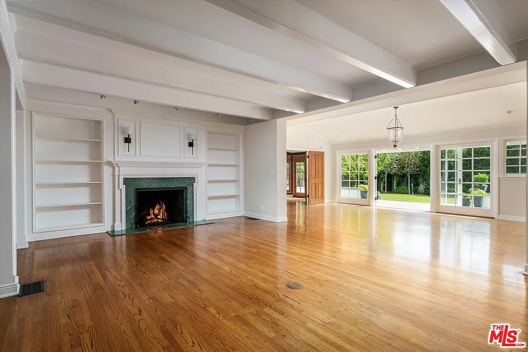 6 bed, 5.5 bath, 5240 sqft, $30,000 — Photo 4