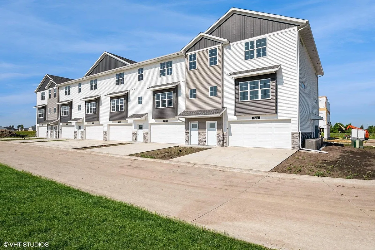Unit Photo - 2813 Rookwood Ln #5